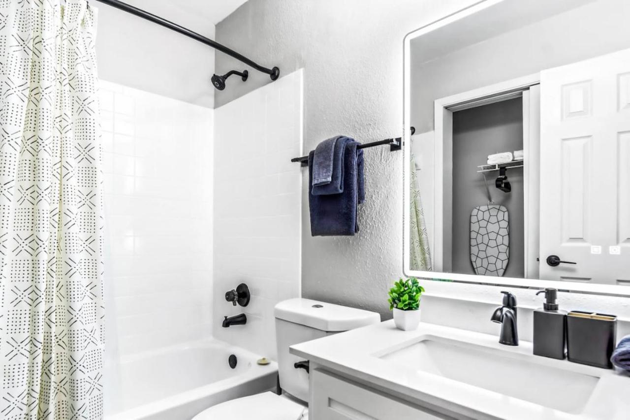 Modern 1Br Retreat Pool 10 Minutes To Austin Apartment Exterior photo